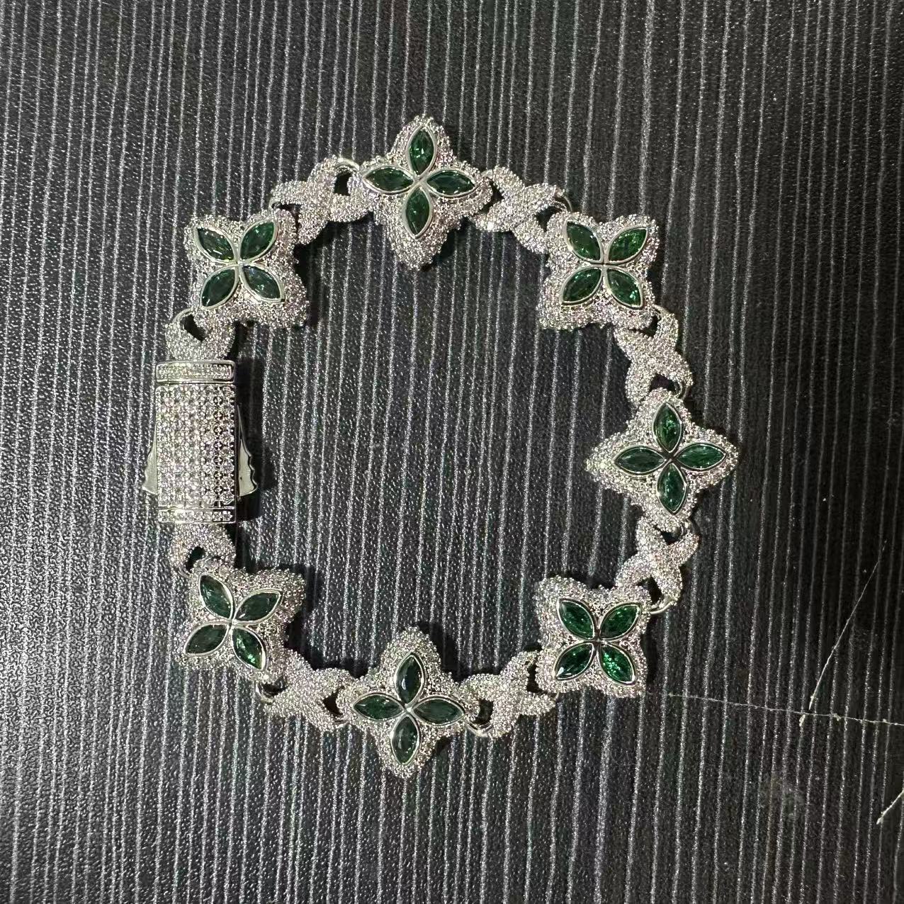 Hip-hop zircon colored infinite four-leaf clover bracelet
