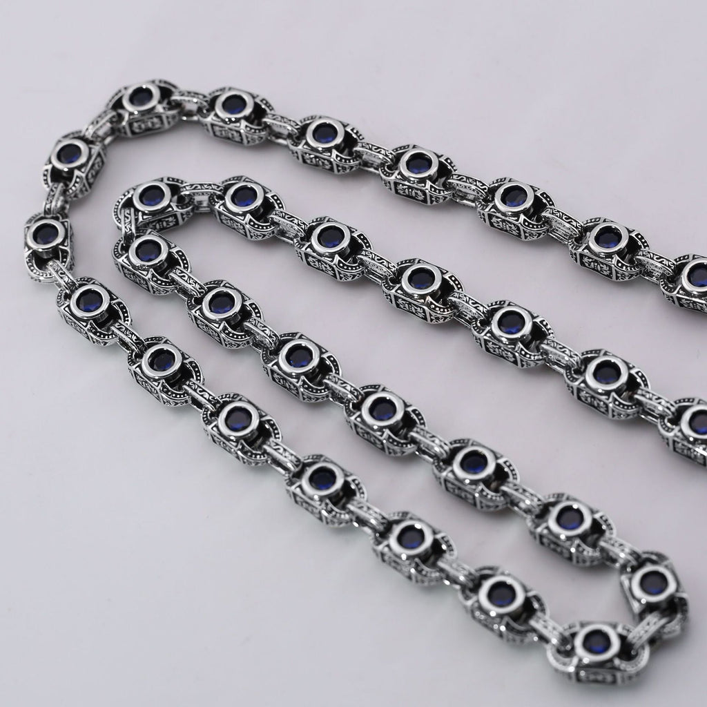 Aragogaceous pattern sapphire necklace for couples