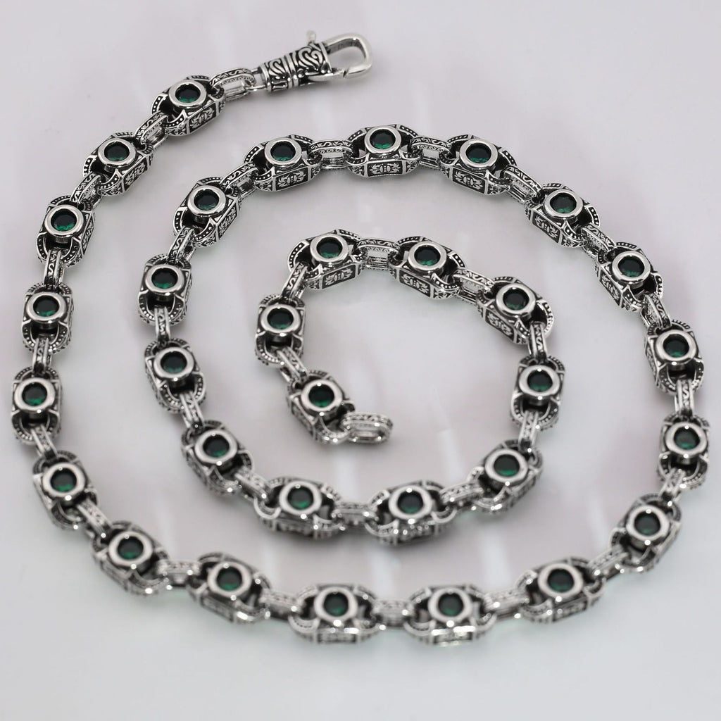 Aragogaceous pattern sapphire necklace for couples